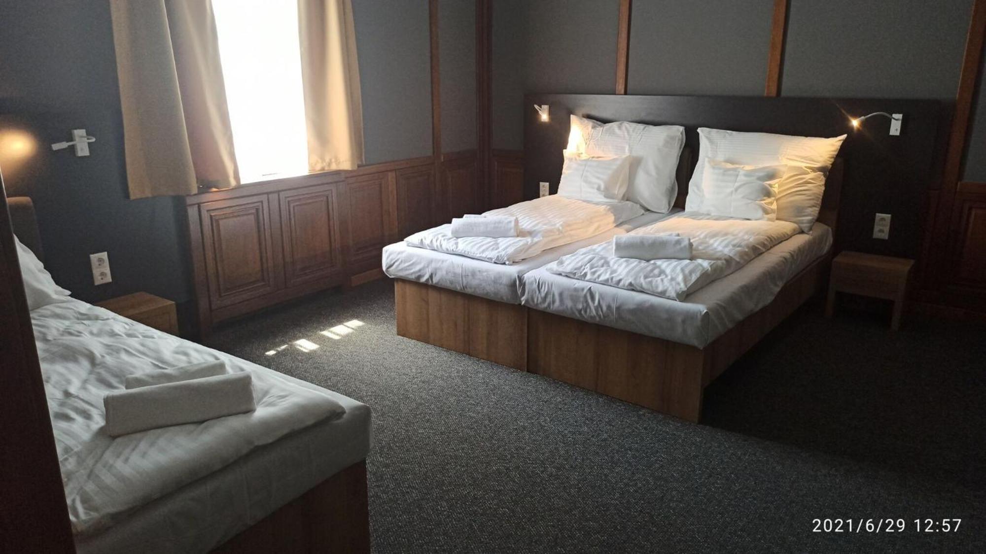 Bed and Breakfast Svájci Lak Panzió Nyíregyháza Exterior foto
