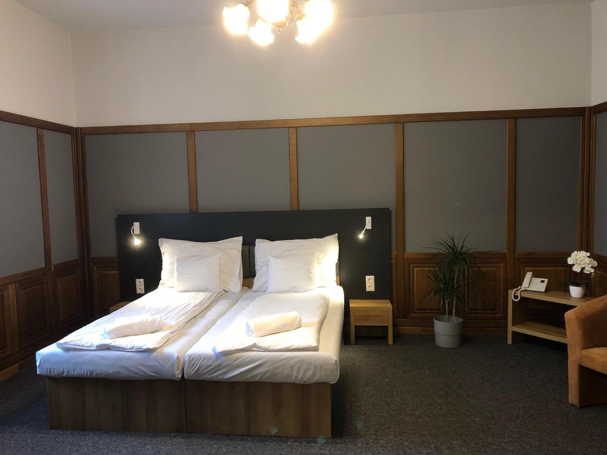 Bed and Breakfast Svájci Lak Panzió Nyíregyháza Exterior foto