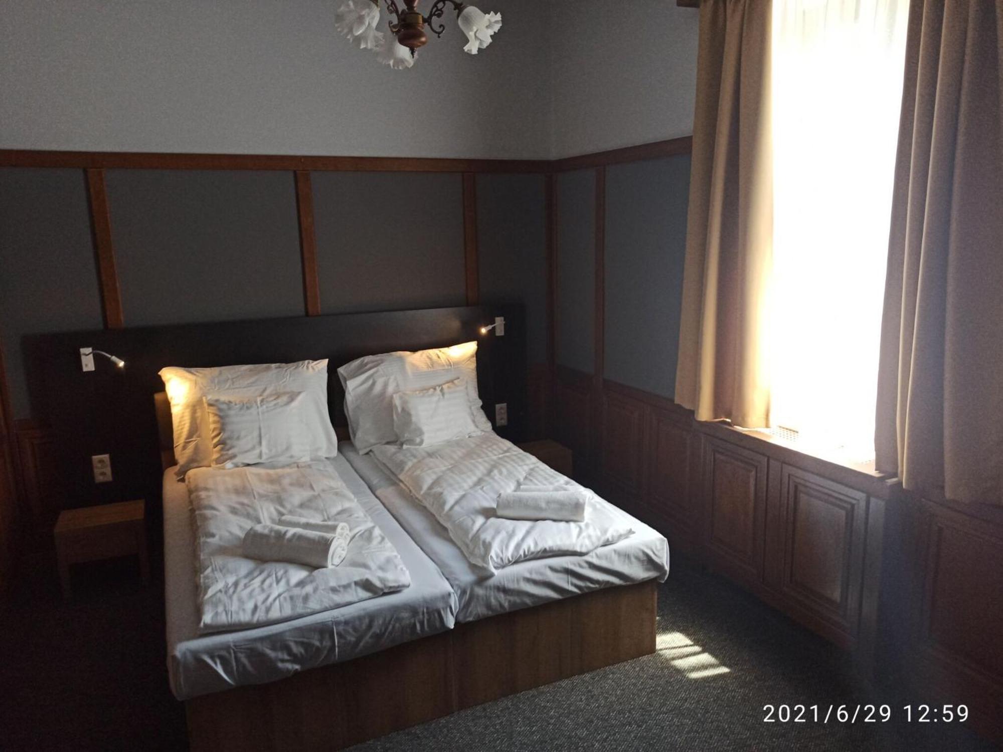 Bed and Breakfast Svájci Lak Panzió Nyíregyháza Exterior foto